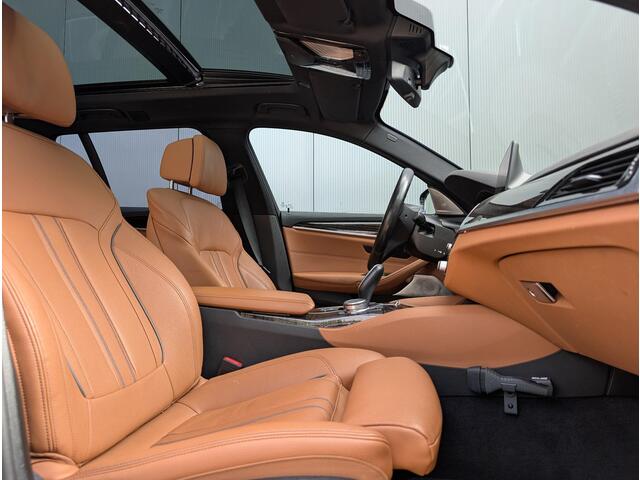 BMW 5-SERIE Touring 520i High Executive | M-pakket | Panorama | Trekhaak