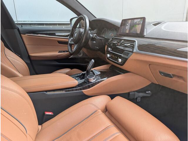 BMW 5-SERIE Touring 520i High Executive | M-pakket | Panorama | Trekhaak
