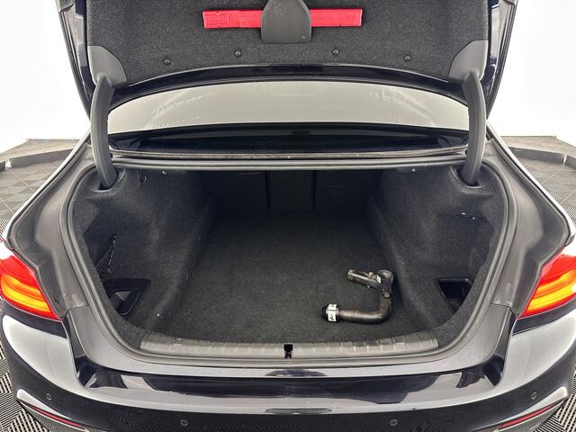 BMW 5-SERIE 520d xDrive High Executive Aut. *PANO | FULL-LEATHER | FULL-LED | HEAD-UP | DIGI-COCKPIT | NAVI-FULLMAP | TOP-VIEW | MEMORY-PACK | ECC | PDC | CRUISE | 20''ALU | TOWBAR*