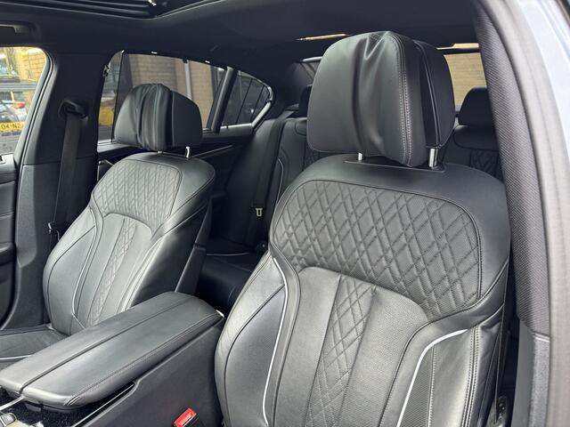 BMW 5-SERIE 530e xDrive M-Sport iPerformance High Executive Schuifdak Headup Harman Kardon Trekhaak