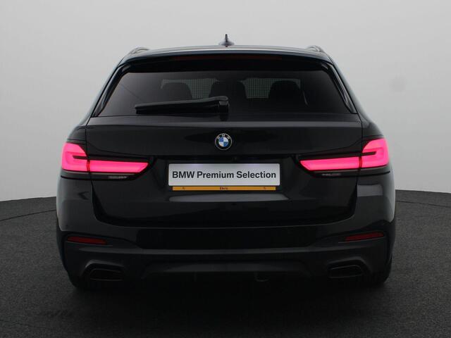 BMW 5-SERIE Touring 530i M Sportpakket | Stuurwielrand Verwarmd | Comfort Access | Panoramadak | Driving Assistant Professional | Head-Up Display | HiFi | 18''