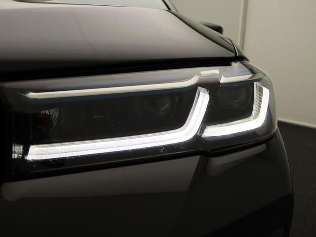 BMW 5-SERIE Touring 530i M Sportpakket | Stuurwielrand Verwarmd | Comfort Access | Panoramadak | Driving Assistant Professional | Head-Up Display | HiFi | 18''