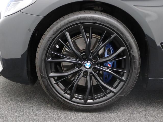 BMW 5-SERIE Touring 530i M Sportpakket | Stuurwielrand Verwarmd | Comfort Access | Panoramadak | Driving Assistant Professional | Head-Up Display | HiFi | 18''