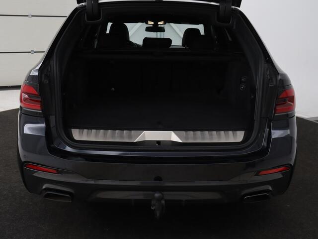 BMW 5-SERIE 530e xDrive M Sport | Panoramadak | Harman/Kardon | Stoel & stuurverwarming | Adaptive cruise | Camera | Trekhaak | Carplay | Achterbankverwarming | Live Cockpit | Sportstoelen