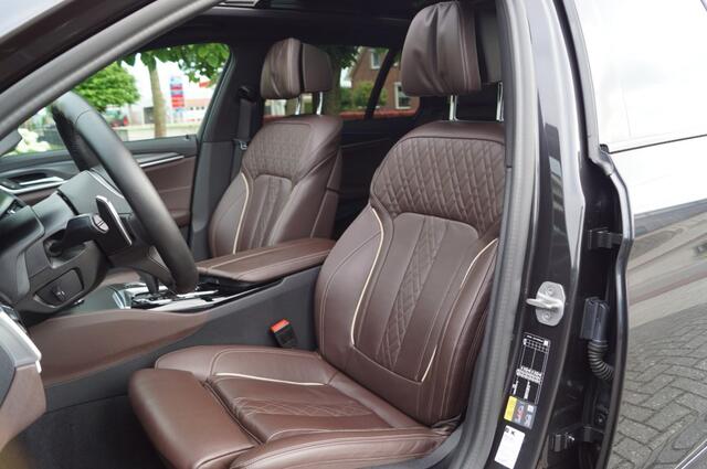 BMW 5-SERIE 530e (292pk) Laser/HUD/HenK/Pano/4-wielbesturing/Alle opties!