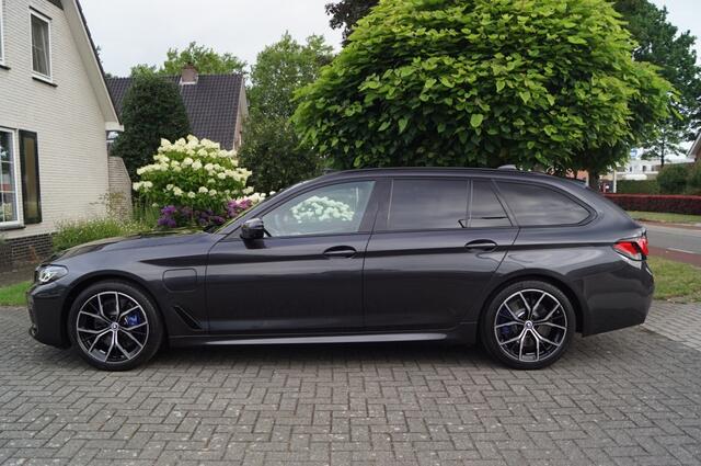 BMW 5-SERIE 530e (292pk) Laser/HUD/HenK/Pano/4-wielbesturing/Alle opties!