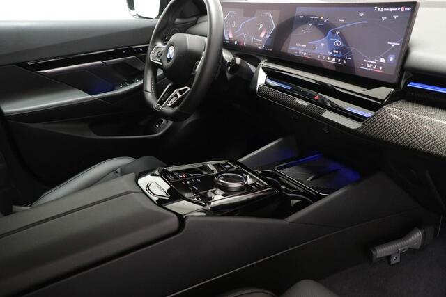 BMW 5-SERIE 520i M-Sport | COMFORT / INNOVATION / TRAVEL- PACK | HEAD UP | STOELKOELING | STUURVERWARMING | 360 CAMERA