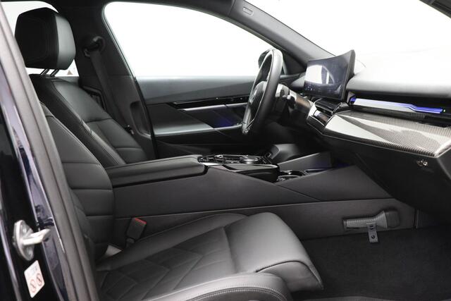 BMW 5-SERIE 520i M-Sport | COMFORT / INNOVATION / TRAVEL- PACK | HEAD UP | STOELKOELING | STUURVERWARMING | 360 CAMERA