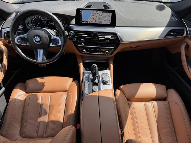 BMW 5-SERIE Touring 520i High Executive M - Sport / Elektrische stoelen met geheugenfunctie / Stoelverwarming / Elektrische achterklep / Apple Carplay/Android Auto / 19" lm. velgen