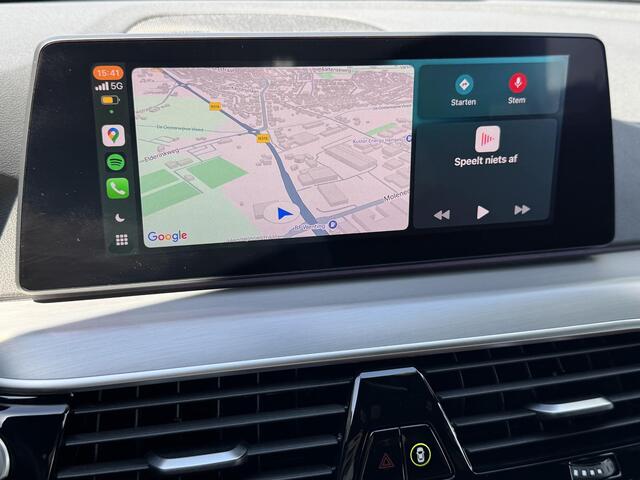 BMW 5-SERIE Touring 520i High Executive M - Sport / Elektrische stoelen met geheugenfunctie / Stoelverwarming / Elektrische achterklep / Apple Carplay/Android Auto / 19" lm. velgen