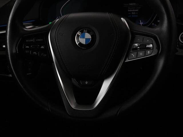 BMW 5-SERIE 530e High Executive | Leder | Stoel & stuurverwarming | Adaptive cruise | Carplay | Sfeerverlichting | Camera | Live Cockpit | Navigatie | Full LED