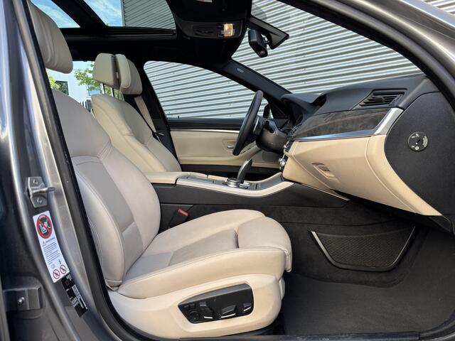 BMW 5-SERIE Touring 520i High Executive | M-Sport | Trekhaak | Panoramadak |