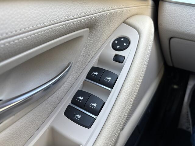 BMW 5-SERIE Touring 520i High Executive | M-Sport | Trekhaak | Panoramadak |