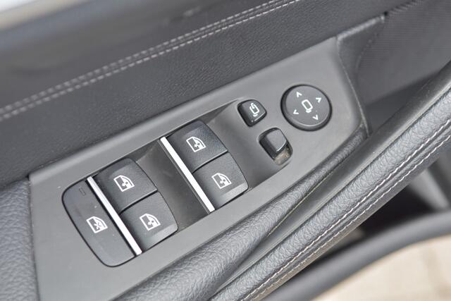 BMW 5-SERIE Touring 520i High Executive Edition * Comfort stoelen * Live cockpit * Grootlicht assistent * Dealer onderhouden *