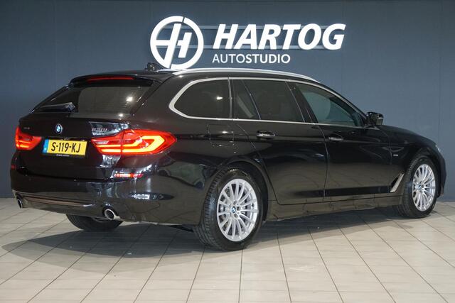 BMW 5-SERIE Touring 530i xDrive Executive / ADAPTIEVE DEMPING / PANODAK / CAMERA / DODEHOEKDETECTIE / DEALER ONDERHOUDEN