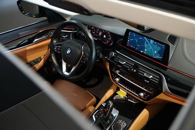 BMW 5-SERIE Touring 530i xDrive Executive / ADAPTIEVE DEMPING / PANODAK / CAMERA / DODEHOEKDETECTIE / DEALER ONDERHOUDEN