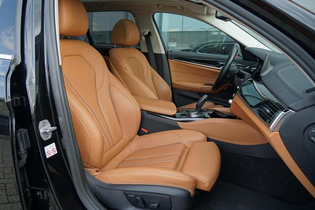 BMW 5-SERIE Touring 530i xDrive Executive / ADAPTIEVE DEMPING / PANODAK / CAMERA / DODEHOEKDETECTIE / DEALER ONDERHOUDEN