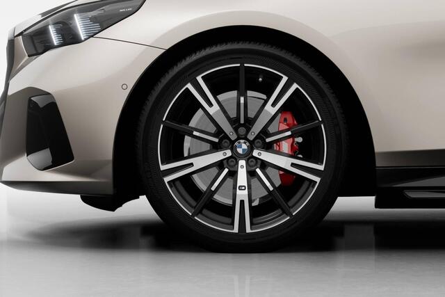 BMW 5-SERIE Touring 520i | M Sport Pro | Innovation Pack | Travel Pack | Comfort Pack | Trekhaak