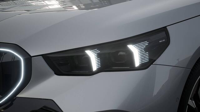 BMW 5-SERIE Touring 530e M Sport Automaat / Panoramadak / Trekhaak / Bowers & Wilkins / M Multifunctionele Stoelen / Adaptieve LED / Parking Assistant Plus / Stuurverwarming