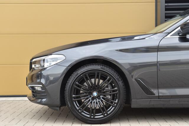 BMW 5-SERIE Touring 540i xDrive High Executive * Comfortstoelen * Trekhaak * Grootlicht assistent * Stoelverwarming *