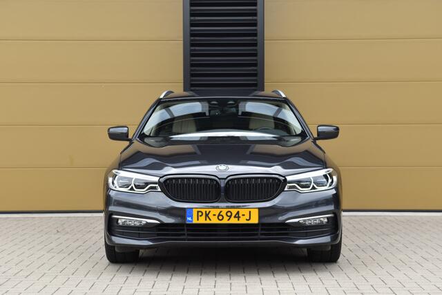BMW 5-SERIE Touring 540i xDrive High Executive * Comfortstoelen * Trekhaak * Grootlicht assistent * Stoelverwarming *