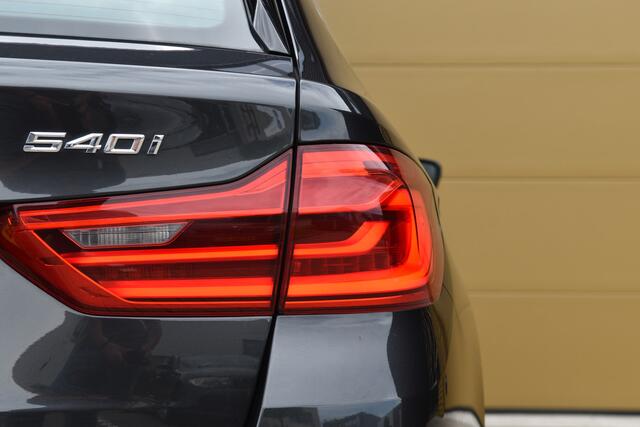 BMW 5-SERIE Touring 540i xDrive High Executive * Comfortstoelen * Trekhaak * Grootlicht assistent * Stoelverwarming *