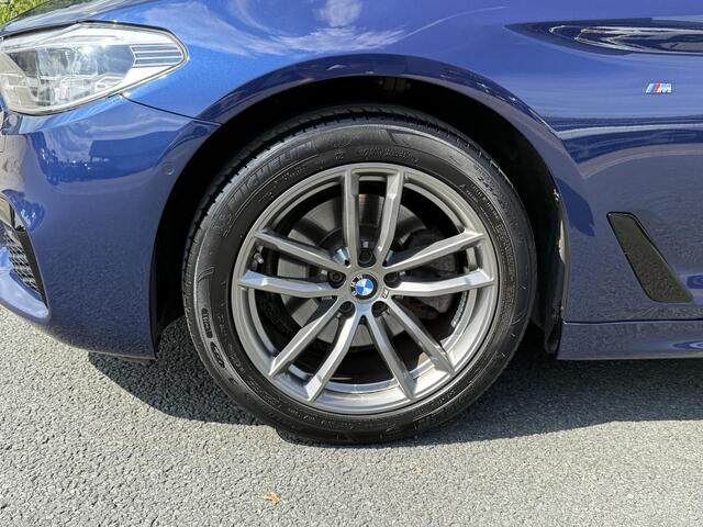 BMW 5-SERIE Touring 520i M-Sport 184PK AutomaatoACCoTrekhaak