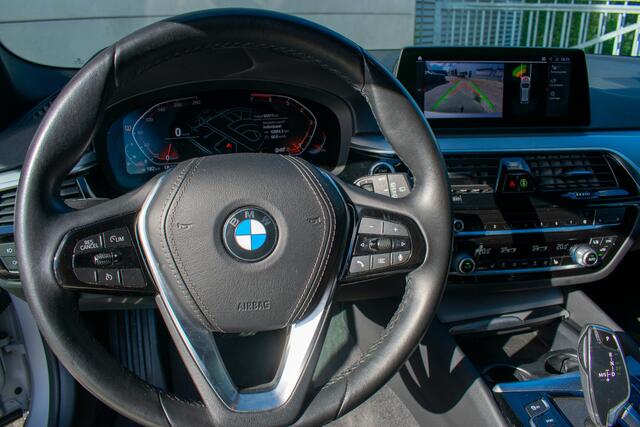 BMW 5-SERIE Touring 520i High Executive Edition Trekhaak-20"-DAB-Leder-