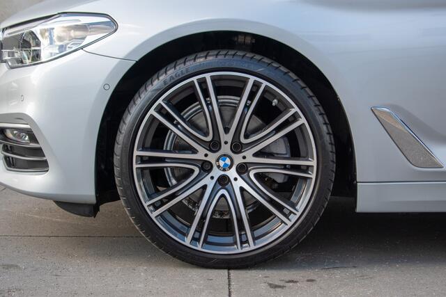 BMW 5-SERIE Touring 520i High Executive Edition Trekhaak-20"-DAB-Leder-