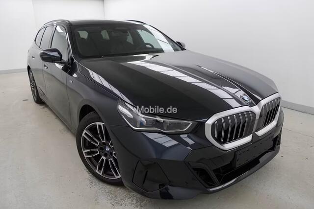 BMW 5-SERIE Touring 520iA M-SPORT ** ADAPT. LED, LEDER, PANORAMA, TREKH, H&K SOUND, DR. ASS+ ** 1e EIG - UNFALLFREI ** ** INFORMEER OOK NAAR ONZE AANTREKKELIJKE FINANCIAL-LEASE TARIEVEN **