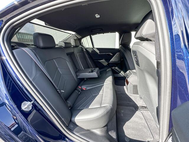 BMW 5-SERIE Sedan 550e xDrive