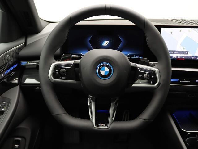 BMW 5-SERIE Touring 530e M Sportpakket Pro | Innovation Pack | Travel Pack | Comfort Pack | Trekhaak | Panoramadak | Comfortstoelen | Driving Assistant Professional | Bowers & Wilkins | 20''