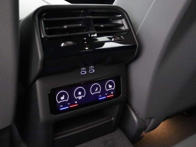 BMW 5-SERIE Touring 530e M Sportpakket Pro | Innovation Pack | Travel Pack | Comfort Pack | Trekhaak | Panoramadak | Comfortstoelen | Driving Assistant Professional | Bowers & Wilkins | 20''