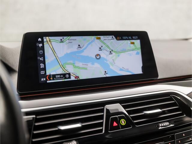 BMW 5-SERIE Touring 520d Executive Sportline 191Pk Automaat (APPLE CARPLAY, LEDER, SFEERVERLICHTING, GETINT GLAS, ELEK SPORTSTOELEN, STOELVERWARMING, VIRTUAL COCKPIT, NIEUWE APK, NIEUWSTAAT)
