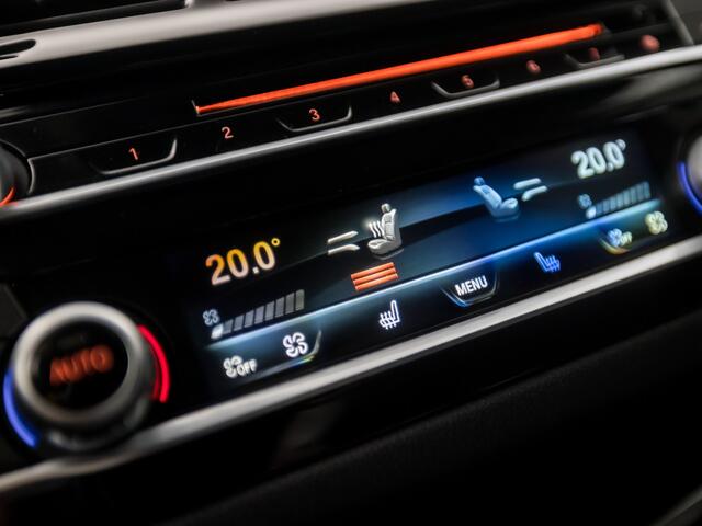 BMW 5-SERIE Touring 520d Executive Sportline 191Pk Automaat (APPLE CARPLAY, LEDER, SFEERVERLICHTING, GETINT GLAS, ELEK SPORTSTOELEN, STOELVERWARMING, VIRTUAL COCKPIT, NIEUWE APK, NIEUWSTAAT)