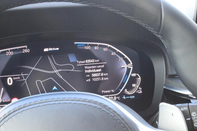 BMW 5-SERIE Touring 530e xDrive M Sport Pano | Trekhaak | Laser LED | Comfort Access | ACC | HarmanKardon | Leder | Shadowline | Sophisto Grau | BTW