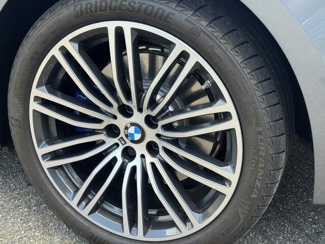 BMW 5-SERIE 530e xDrive iPerformance High Executive M Pakket, Camera, Harman Kardon, Navigatie . Een proefrit levert het bewijs. Neem contact op en we maken een afspraak!