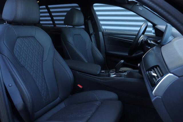 BMW 5-SERIE Touring 530e | High Executive | M Sportpakket | Panodak | Trekhaak | HiFi | Laserlight | Comfort Access | Head-Up | Parking Assistant | Driving Assistant | 19''LMV