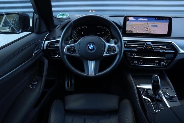 BMW 5-SERIE Touring 530e | High Executive | M Sportpakket | Panodak | Trekhaak | HiFi | Laserlight | Comfort Access | Head-Up | Parking Assistant | Driving Assistant | 19''LMV