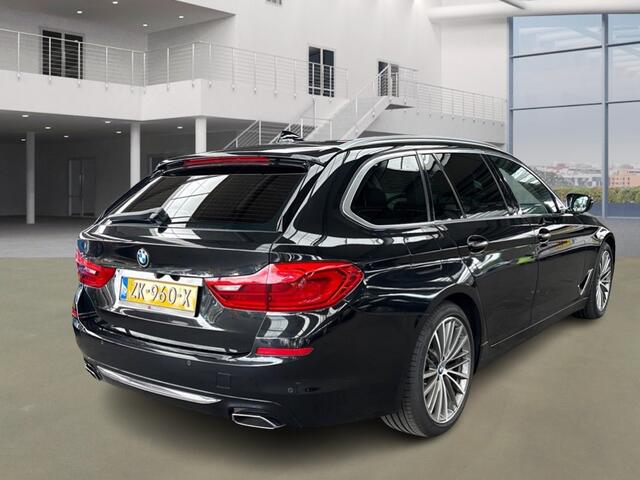 BMW 5-SERIE Touring 540i xDrive High Executive Luxury Line Pano Trekhaak Head-Up