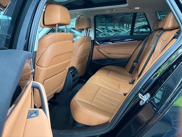 BMW 5-SERIE Touring 540i xDrive High Executive Luxury Line Pano Trekhaak Head-Up