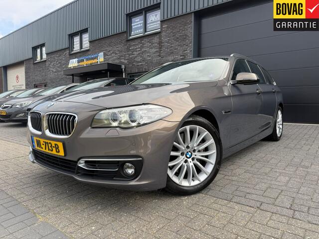 BMW 5-SERIE Touring 528i Luxury Edition | AUTOMAAT | 2E EIGENAAR | 12MND GARANTIE | LEDER | CRUISE | NAVI | PDC |