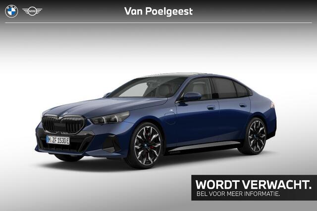 BMW 5-SERIE Sedan 550e xDrive M-Sport Pro / Bowers & Wilkins / Driving Assistant Professional / Head-Up / Parking Assistant Professional / Stoelventilatie / Stoelventilatie / Trekhaak Zwenkbaar / 20 Inch