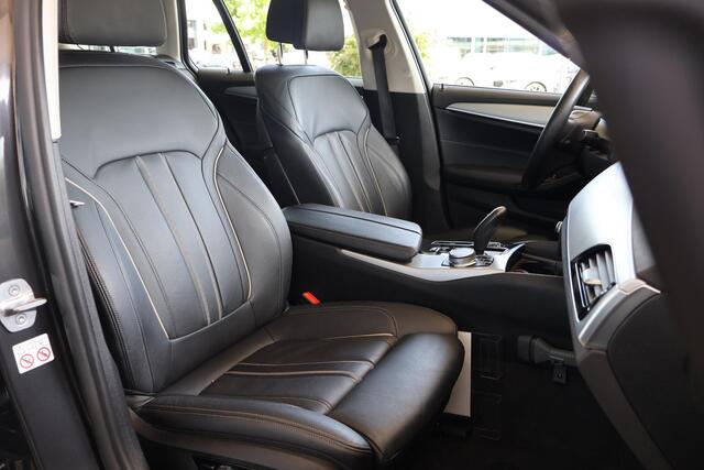 BMW 5-SERIE Touring 520i Business Edition Plus | Parking Pack | Voorstoelen Verwarmd | Panorama dak