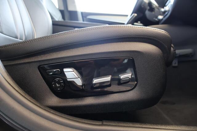 BMW 5-SERIE Touring 520i Business Edition Plus | Parking Pack | Voorstoelen Verwarmd | Panorama dak