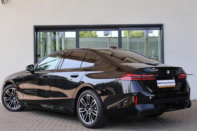 BMW 5-SERIE Sedan 520i | M Sportpakket Pro | Driving Assistant Plus