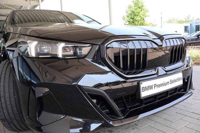 BMW 5-SERIE Sedan 520i | M Sportpakket Pro | Driving Assistant Plus