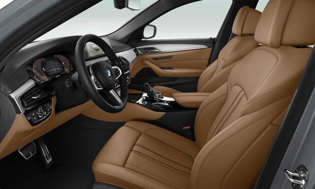 BMW 5-SERIE Touring 530i M-Sport - Pano - Trekhaak - Comfortzetels - Driving + Parking Ass Plus - Hifi