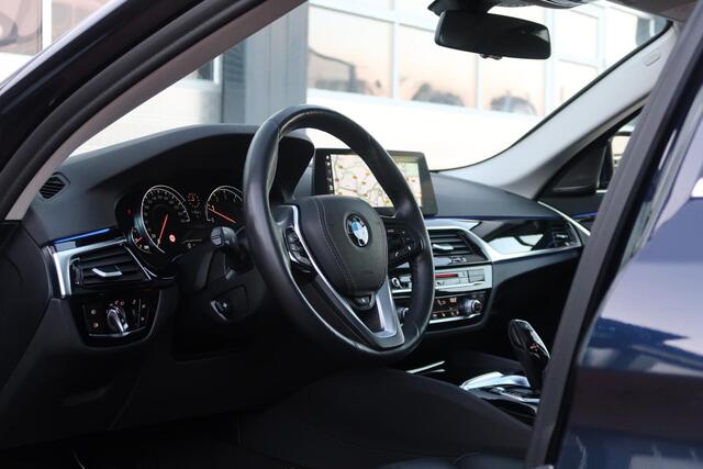 BMW 5-SERIE 520i Corporate High Executive SCHUIFDAK/ NAPPA-LEDER/ ACC/ HEAD-UP/ H&K / ETC.