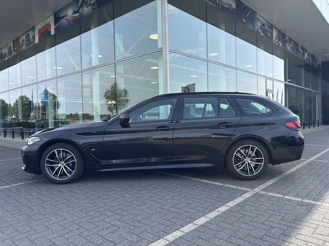 BMW 5-SERIE Touring 530i xDrive High Executive M Sport Automaat / Panoramadak / Trekhaak / Laserlight / Achteruitrijcamera / Head-Up / Comfort Access / Adaptief onderstel